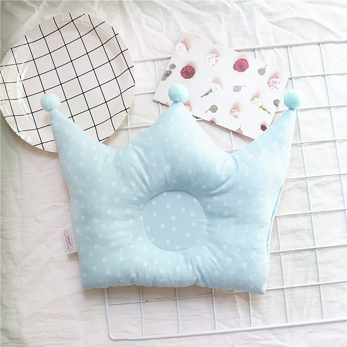 hibobi Baby Pillow Crown Shape Print Stereotype Cotton Anti Roll Sleeping Support Pillow Concave Design Prevent Flat for Newborn