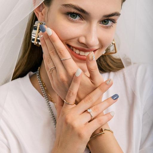 N Claudia - VANITY TABLE