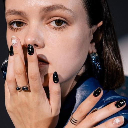 N Hello Ghost - VANITY TABLE