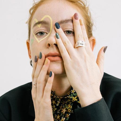 N Muttles - VANITY TABLE