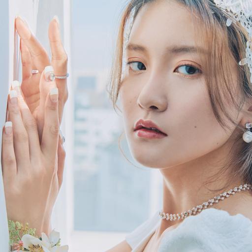 N Queen - VANITY TABLE