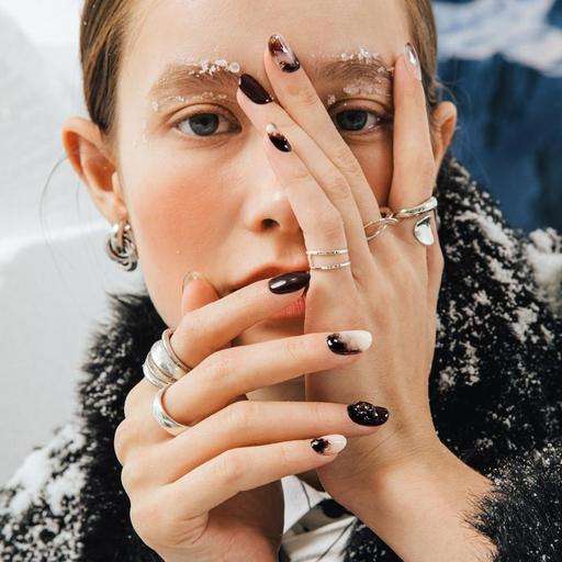 N Smudge - VANITY TABLE